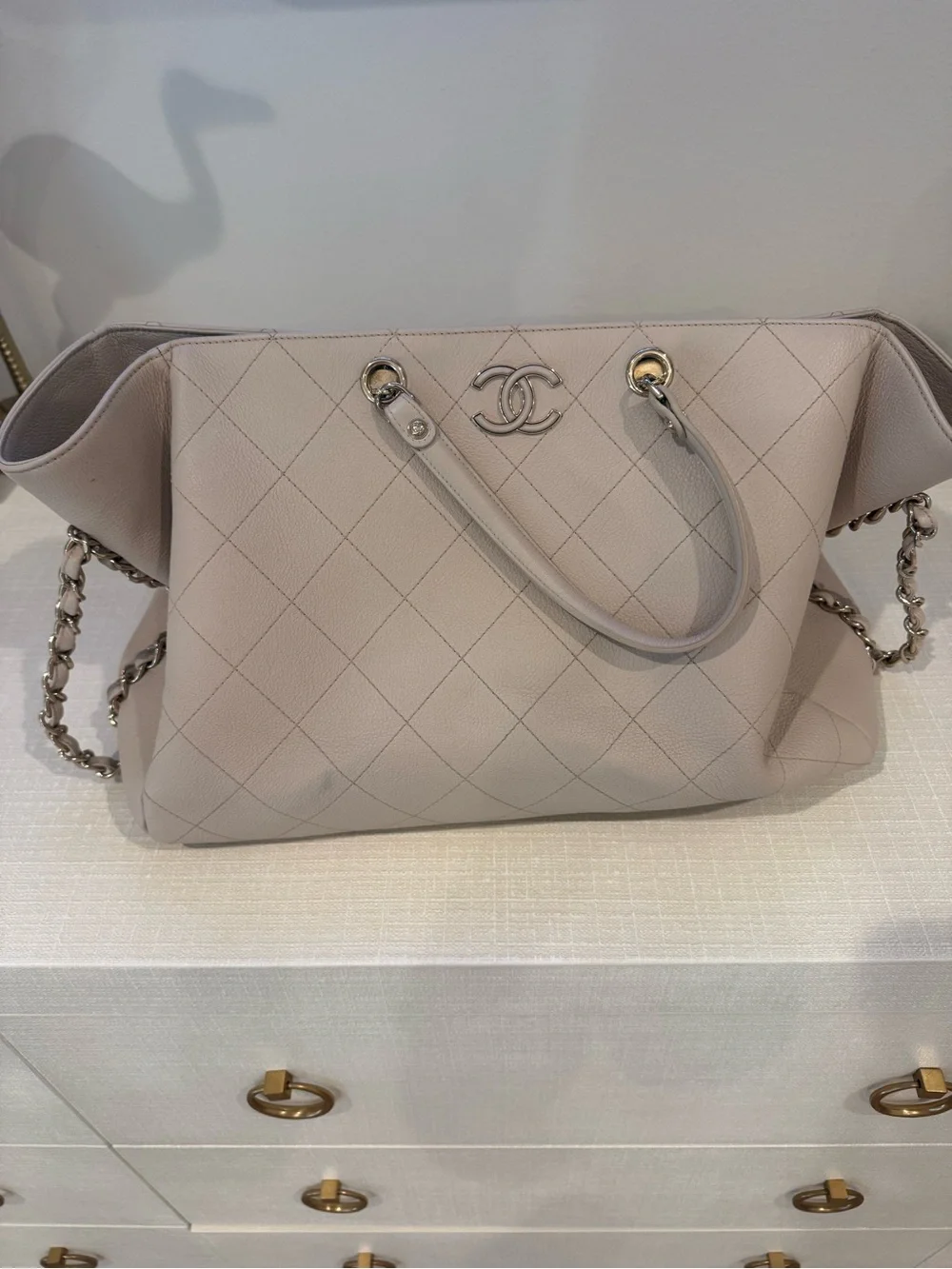 CHANEL Blush Quilted Leather Tote with Gold Hardware - Picture 2 of 9